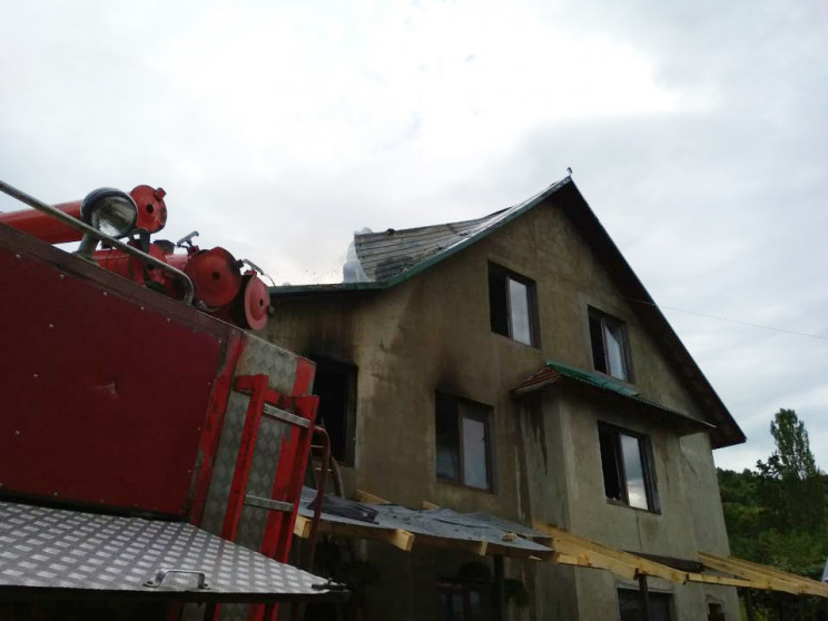 В Хустском районе огонь уничтожил жилой…