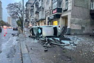 В Киеве авто наехало на пешеходов: два ч…