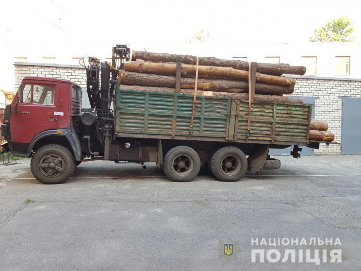 В Харькове полиция остановила грузовик с…