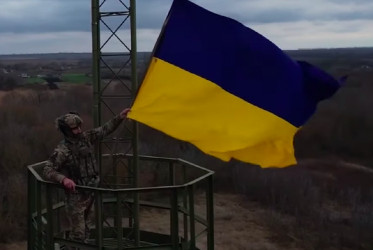 Прикордонники підняли український прапор…