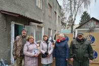 Волонтери фонду "Україна у вогні"  перед…