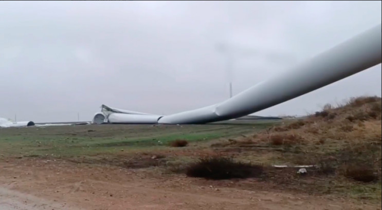Негода лютує: На Одещині завалило вітрог…