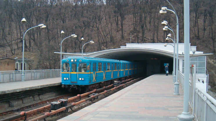 Столична станція метро "Дніпро" запрацює…