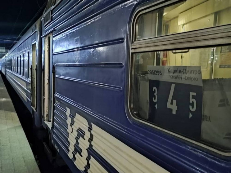 "УЗ" запускає додаткові поїзди в Карпати…