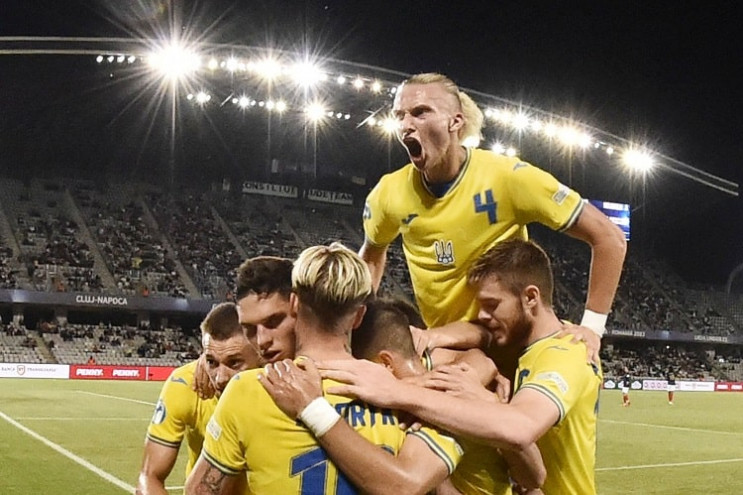 Сборная Украины по футболу впервые высту…