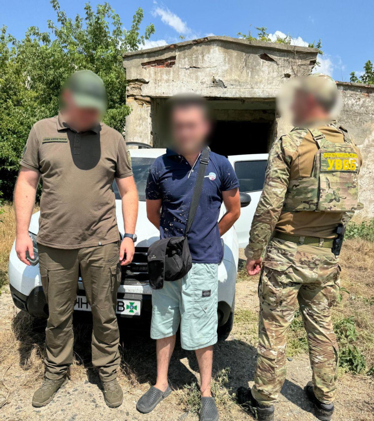 На Одещині чоловік намагався виїхати з к…