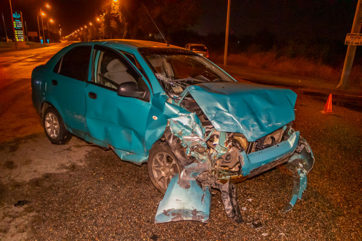 У Дніпрі дві автівки зіткнулися на "зеле…