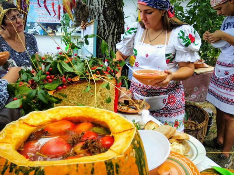 С медом, самогоном и потрохами: На Полта…