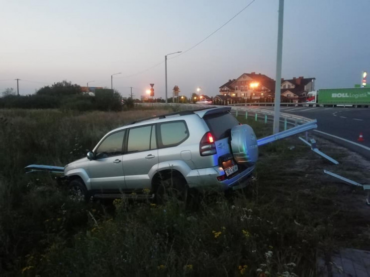 Львів'янин викрав Toyota Рrado і одразу…