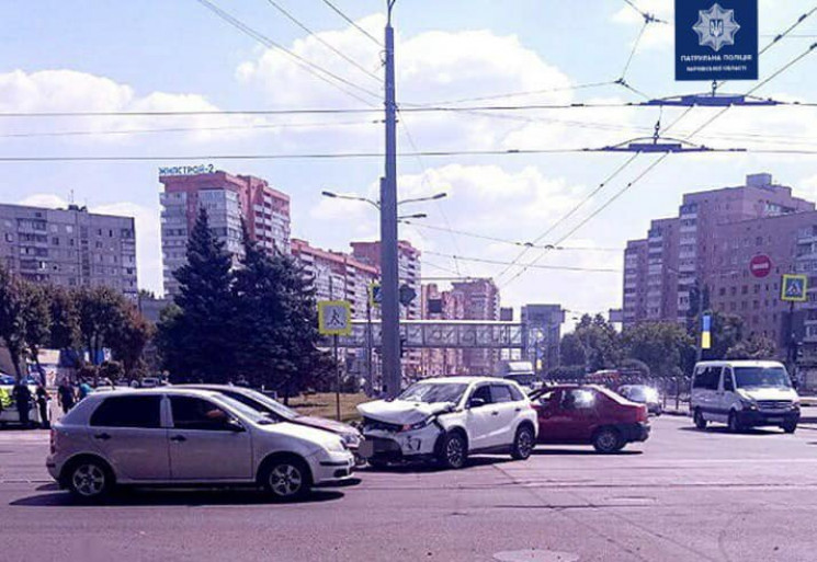 На проспекті Гагаріна зіткнулися три авт…