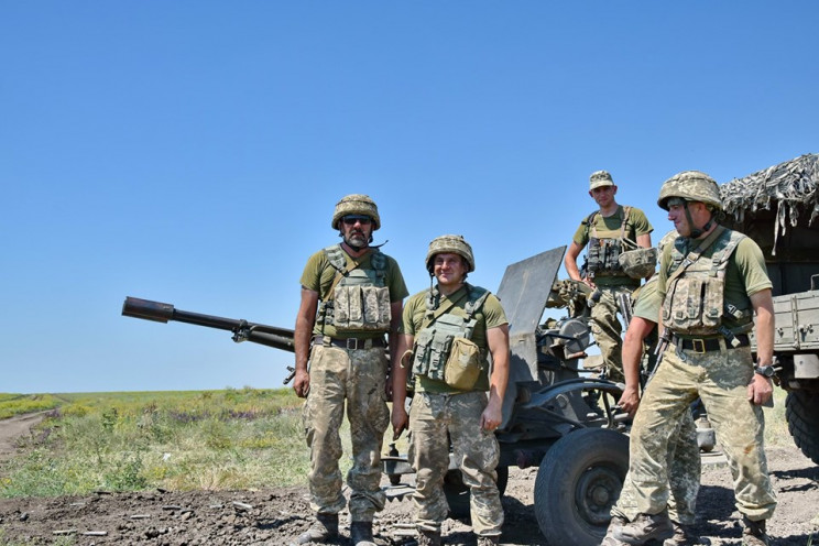 На Донбасі бойовики активно обстрілюють…