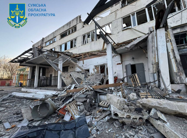 В Сумах три дрони атакували хлібозавод:…