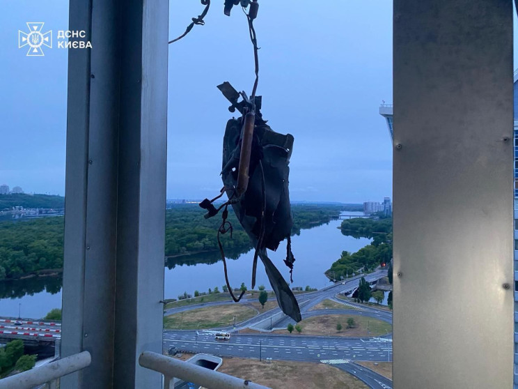 Ворожі дрони атакували столицю: Є жертви…