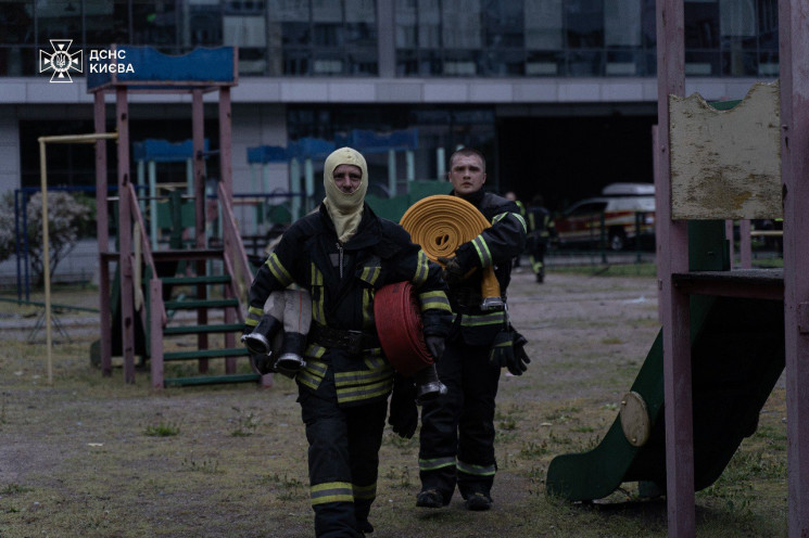 Рятувальні роботи на місцях прильотів у…