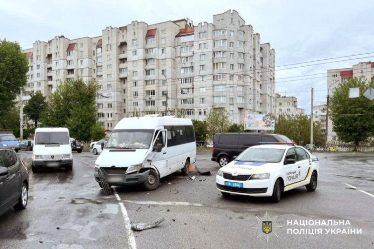 У Хмельницькому не розминулися маршрутка…