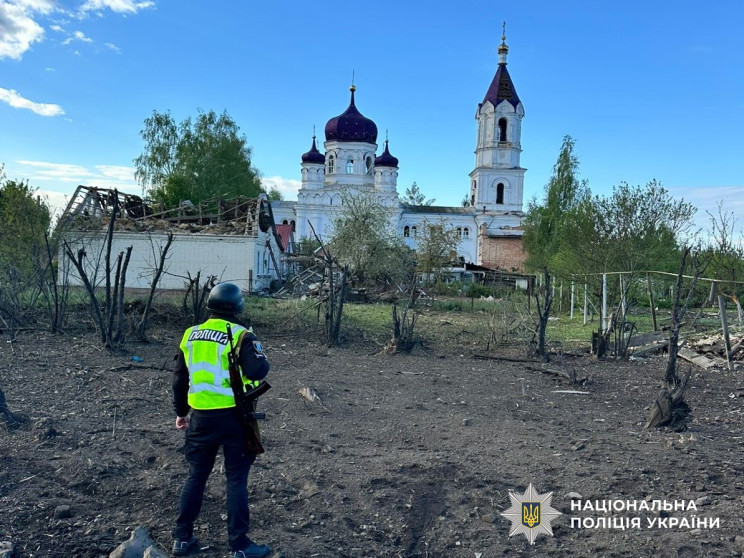 На Сумщині рашисти обстріляли церкву та…