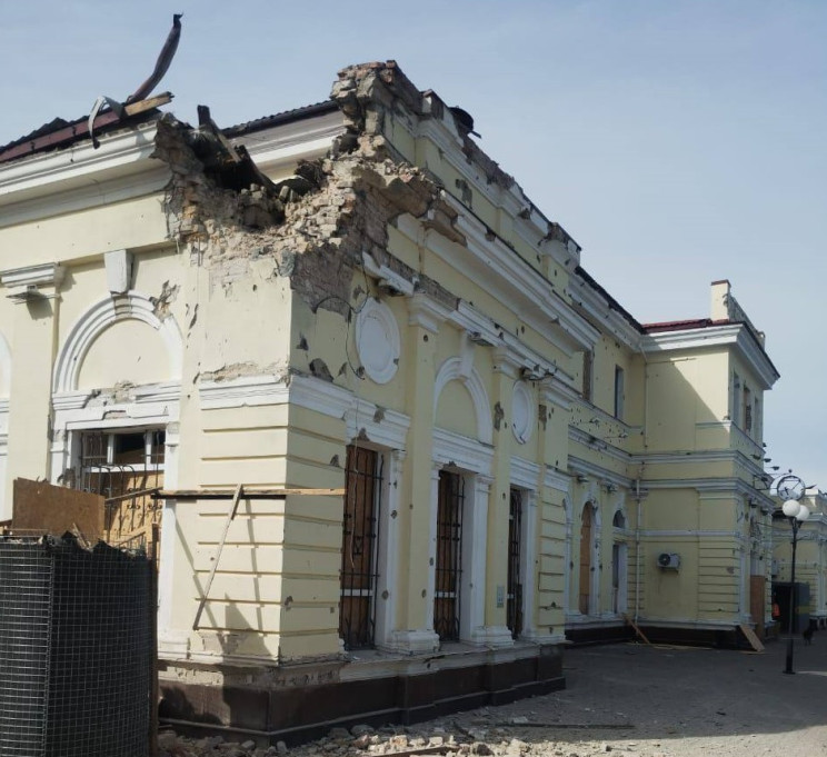 Росіяни обстріляли вокзал у Херсоні, - У…