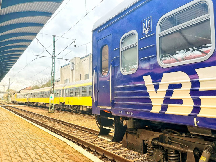 Обвал на залізниці в Карпатах: як курсув…