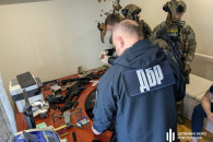 На Донеччині ДБР викрило правоохоронця,…