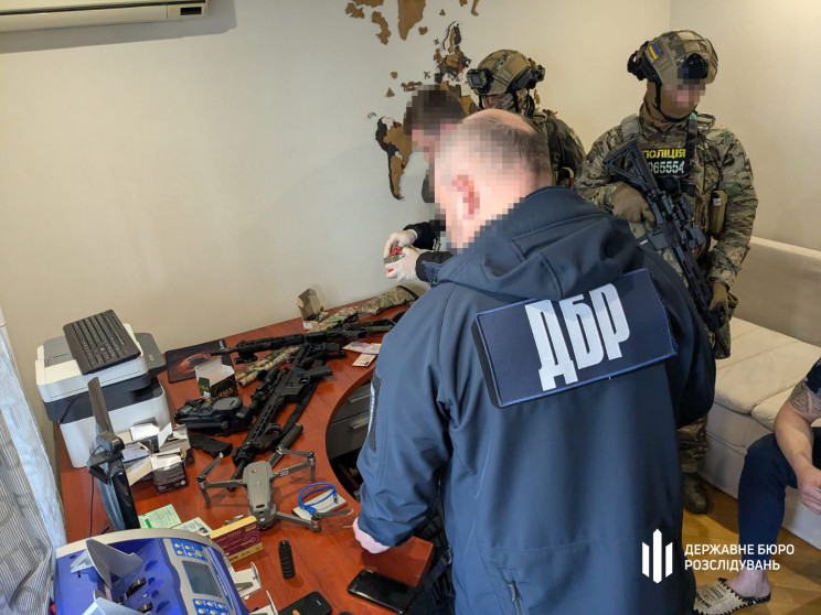 На Донеччині ДБР викрило правоохоронця,…