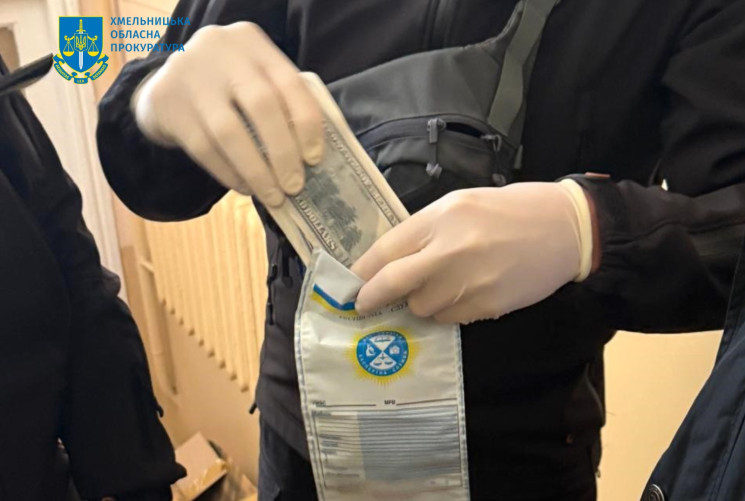 Посадовець з Хмельниччини попався на офо…