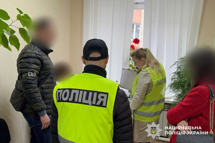 На Вінниччині група лікарів за гроші "ро…