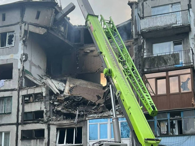 Ворожий БпЛА поцілив у 5-поверхівку в Бі…