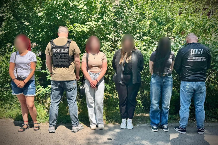 В Одесі затримали сутенерку, що вербувал…