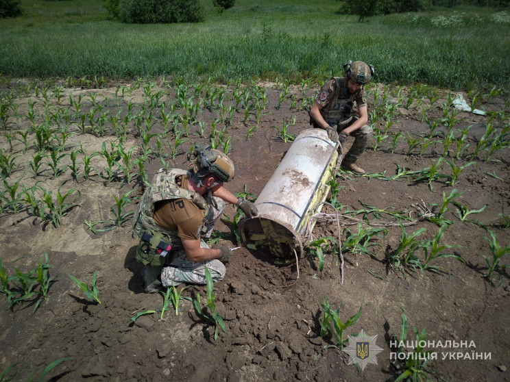 Ворожу ракету, що впала на поле та не ви…