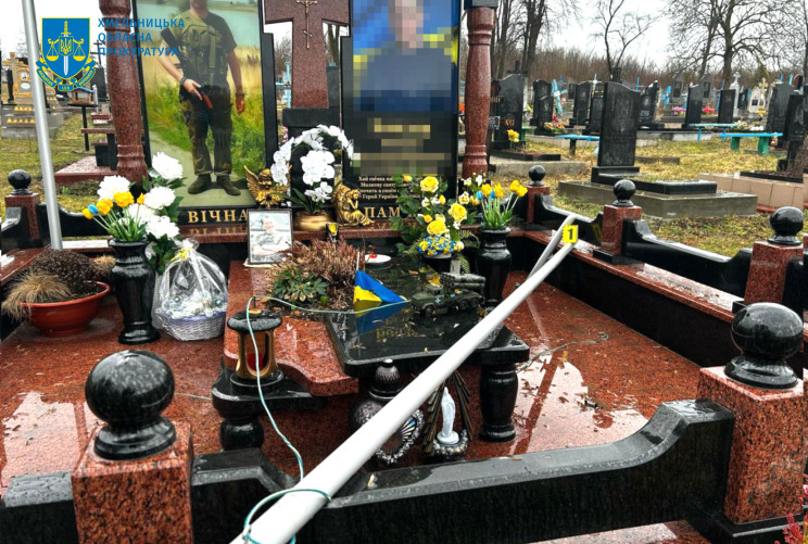 Неповнолітній хмельничанин розтрощив мог…