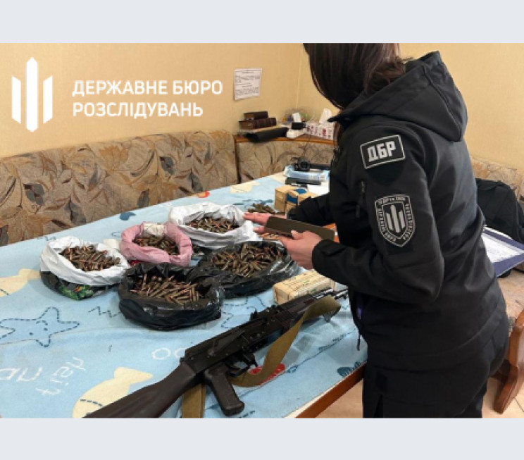Арсенал зброї, знайдений в одному з гара…