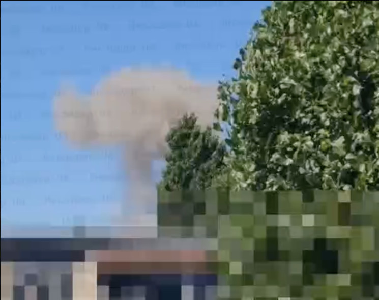 Рашисти вгатили по будівлі ТЦК та СП у К…