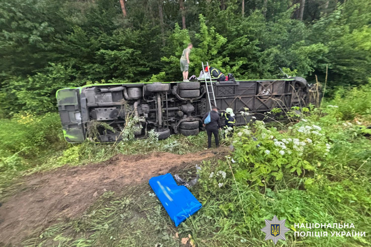 На Львівщині в автотрощі за участі автоб…