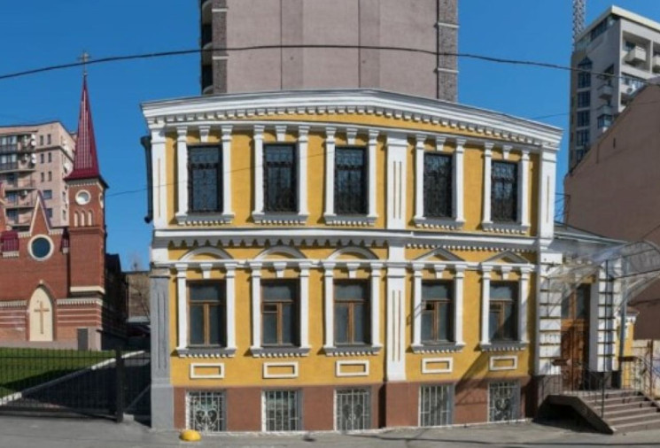 Завтра розпочнеться реставрація Будинку…