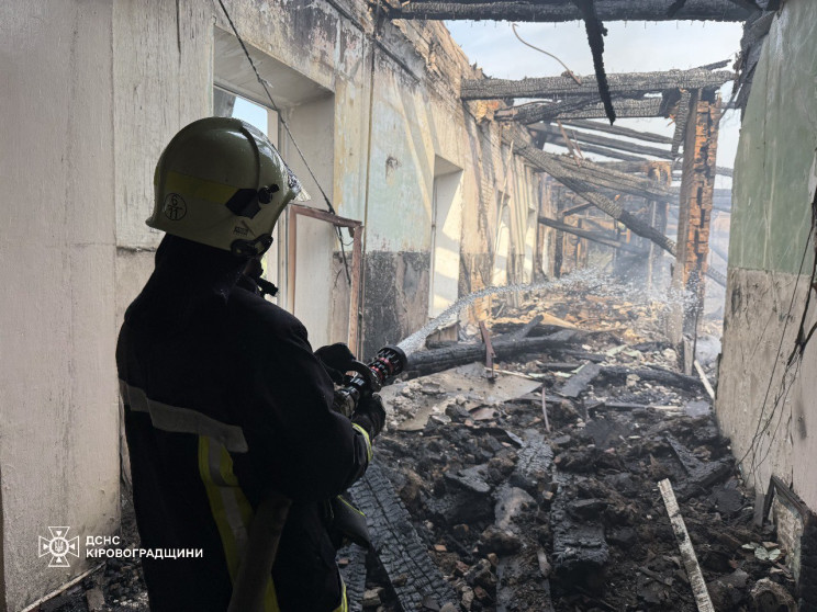 Під атакою ворога опинилося пожежно-ряту…