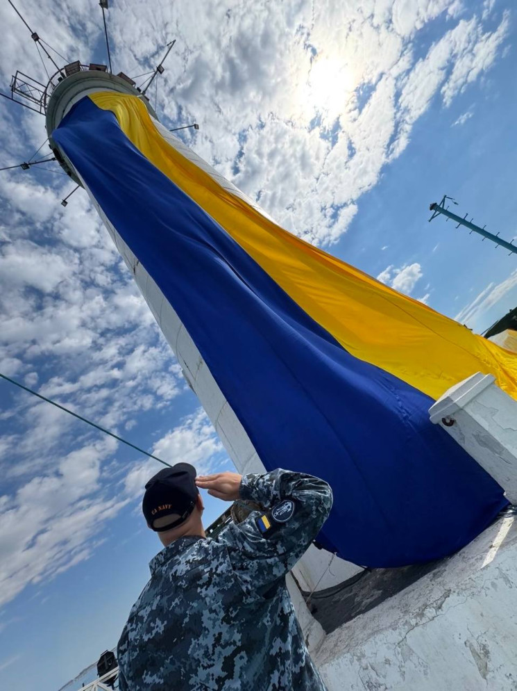 ВМС на маяку в Одесі підняли велетенськи…