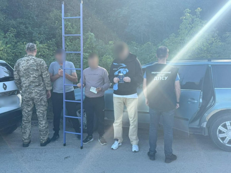 На Буковині неподалік кордону затримали…