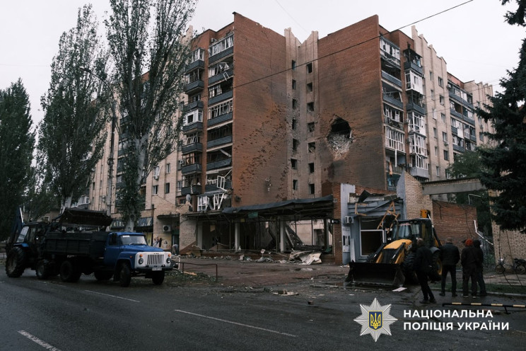 Наслідки російських обстрілів Донеччини:…