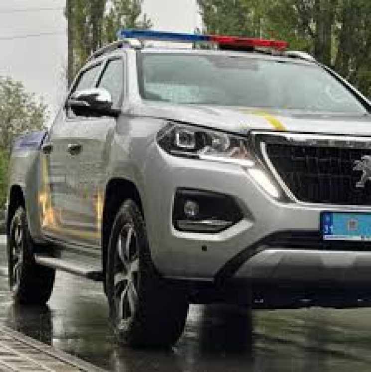 Двох копів з Прикарпаття звільнили через…