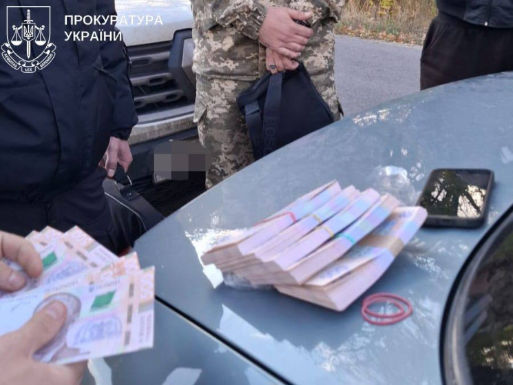На хабарі за кадрові перестановки погорі…
