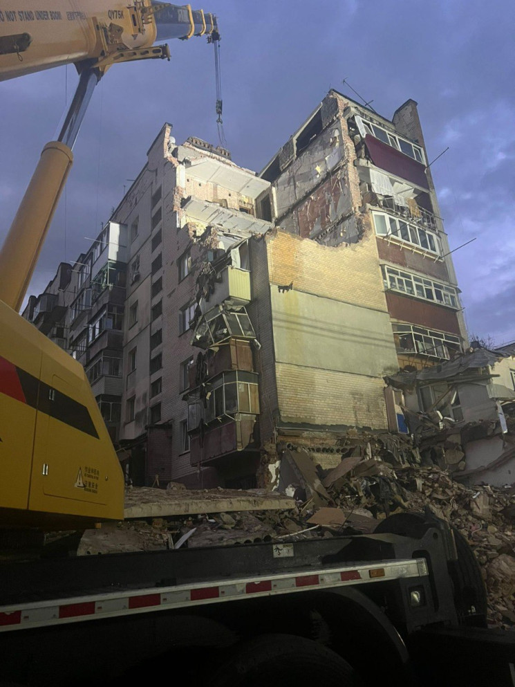 У Хмельницькому під завалами знайшли тіл…