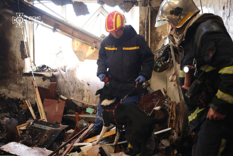 Кількість жертв удару по багатоповерхівц…