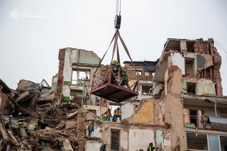 З-під завалів у Тернополі дістали тіла д…