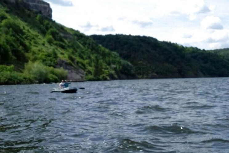 Посеред Дністра ледь не втопилося двоє х…