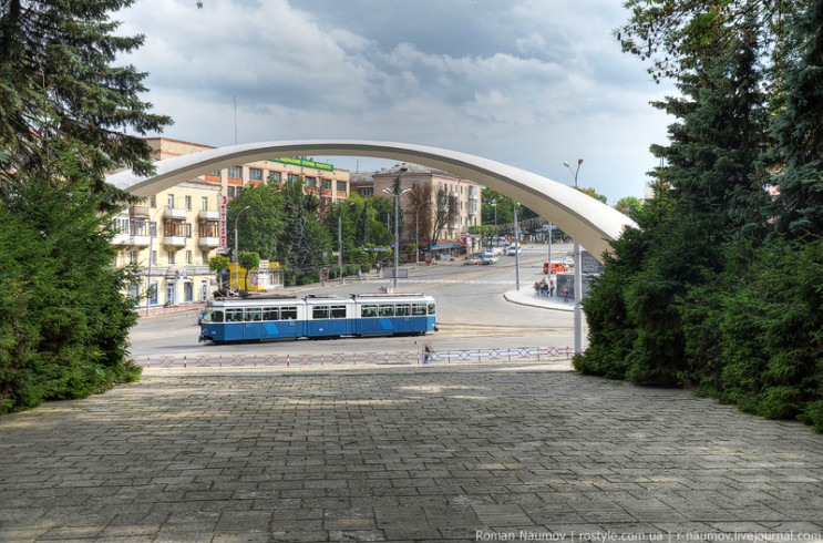 На реконструкцію входу до Центрального п…