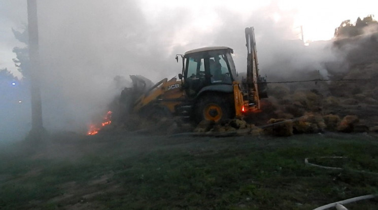 На Херсонщині згоріли 90 тонн кормів для…
