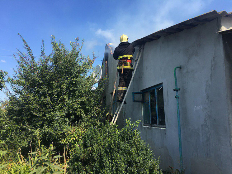 На Полтавщині пожежа охопила приватний ж…