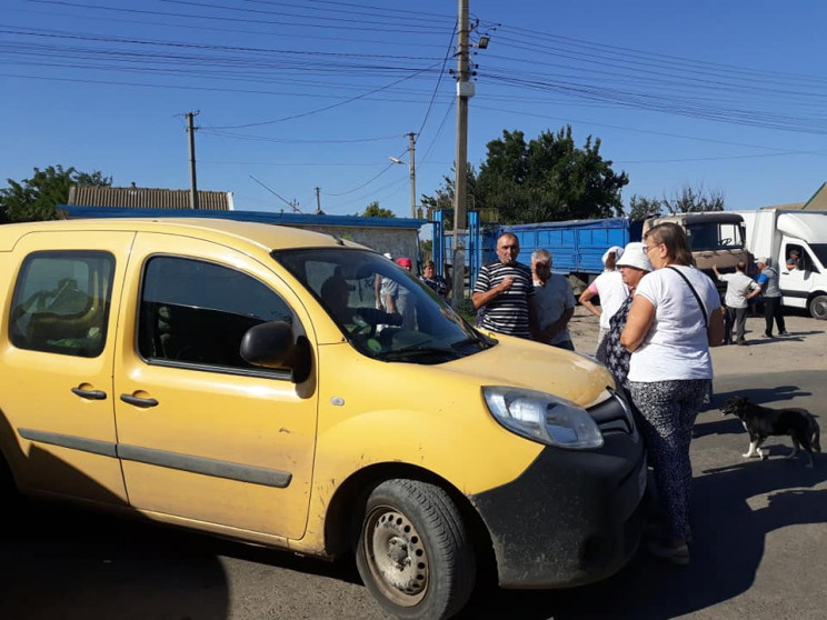 В Одесской области перекрыли трассу из-з…