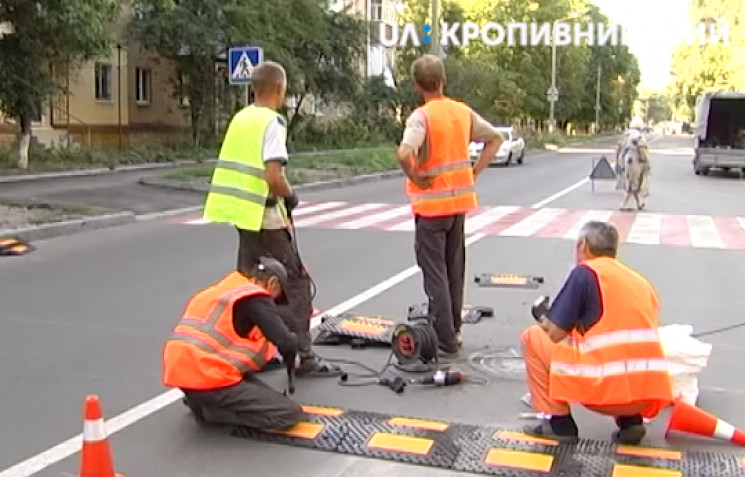 Біля школи "Мрія” у Кропивницькому встан…