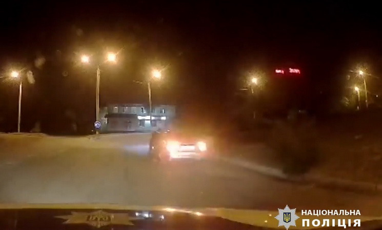 У Дніпрі водій автівки Jaguar протягнув…